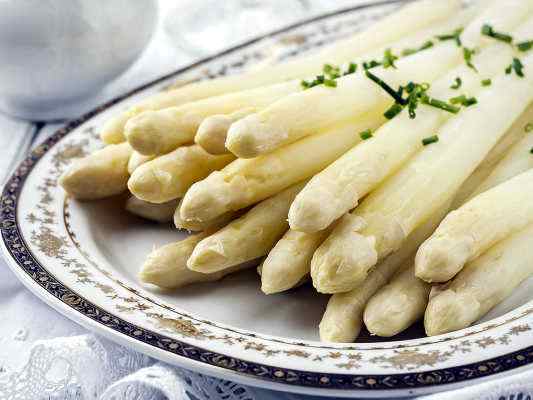 Bleichspargeleinkauf vom Abensberger Spargel aus dem Landkreis Kelheim