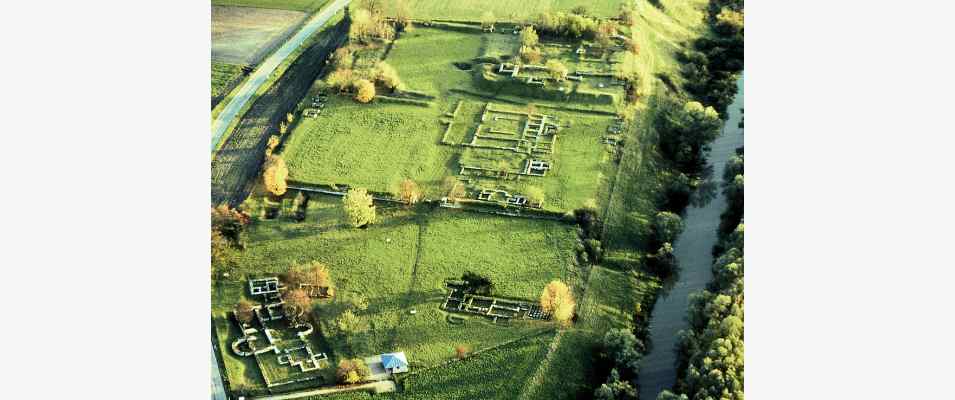 Luftaufnahme vom Römerkastell Abusina in Eining