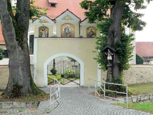 Kirche bei Berching im Naturpark Altmühltal