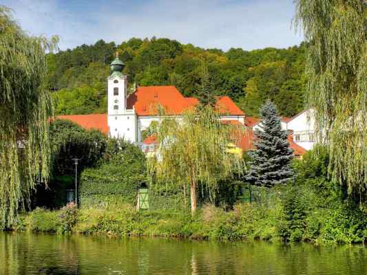 Kloster Walburg am Bienen-Schöpfungsweg in Eichstätt im Altmühltal