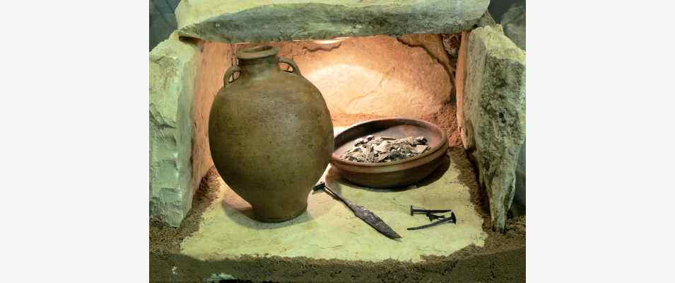 Bajuwaren Grabbeigabe im Römermuseum