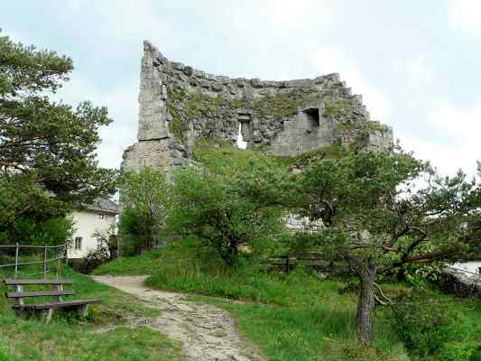 Burgruine bei Kipfenberg im Altmühltal