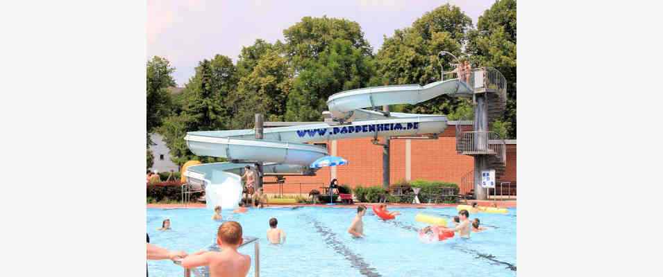 Wasserrutsche im Freibad in Pappenheim im Altmühltal