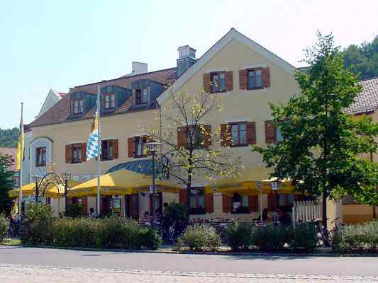 Biergarten im Gasthaus Zum Kini in Riedenburg im Altmühltal