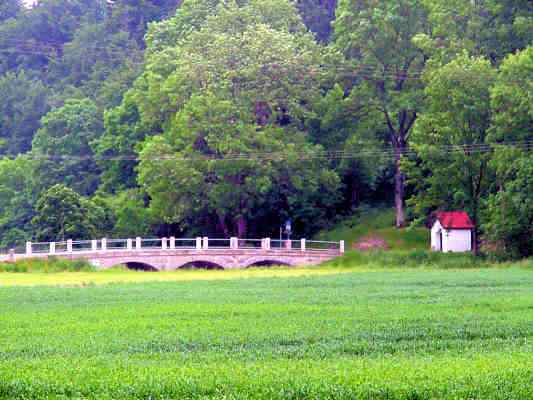 Steinbrücke in Emsing im Naturpark Altmühltal