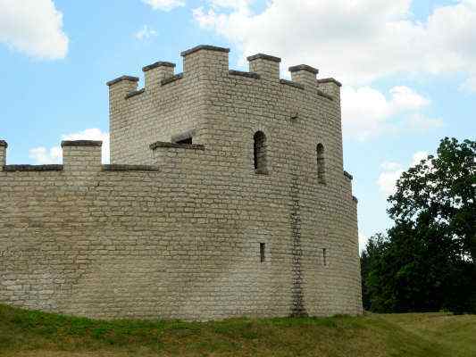 Eckturm vom Römerkastell in Pfünz im Altmühltal